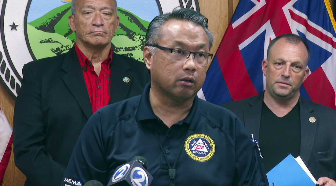 Dimite el responsable de emergencias de Maui tras recibir críticas por incendios