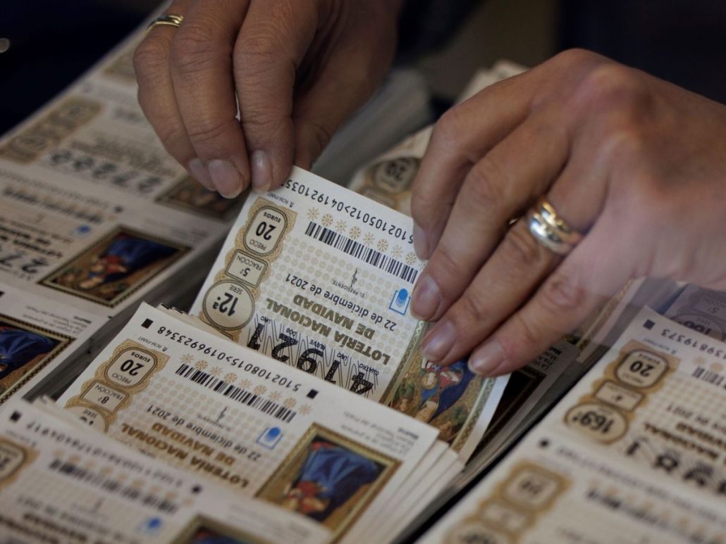 Once mujeres ganan 1,2 millones de dólares tras compartir un boleto en India