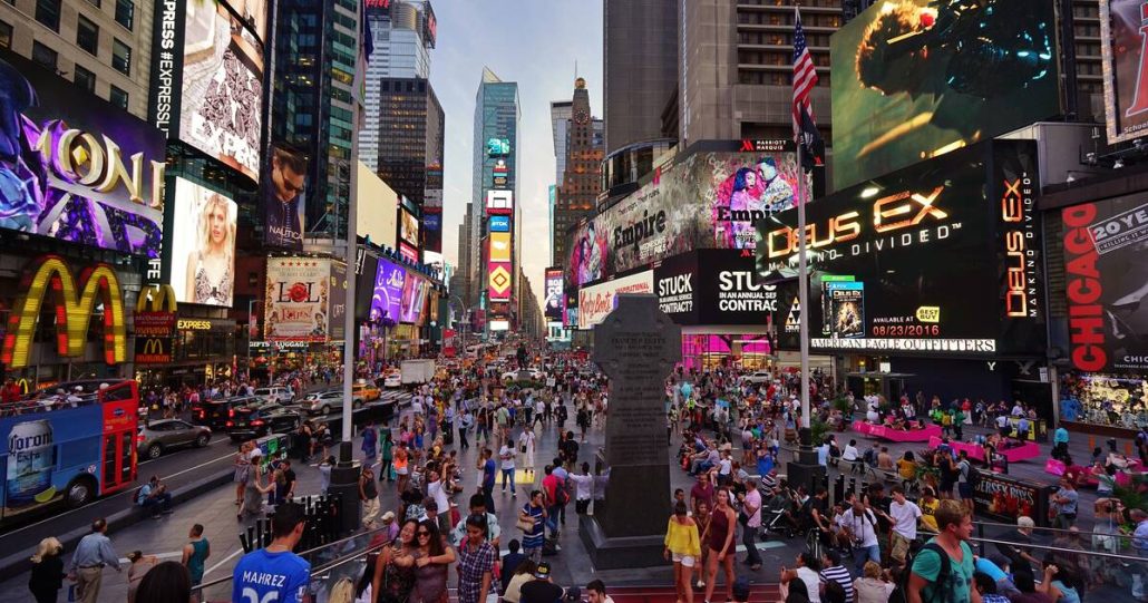 Grandes empresarios de NY piden a Biden acelerar regularización de inmigrantes