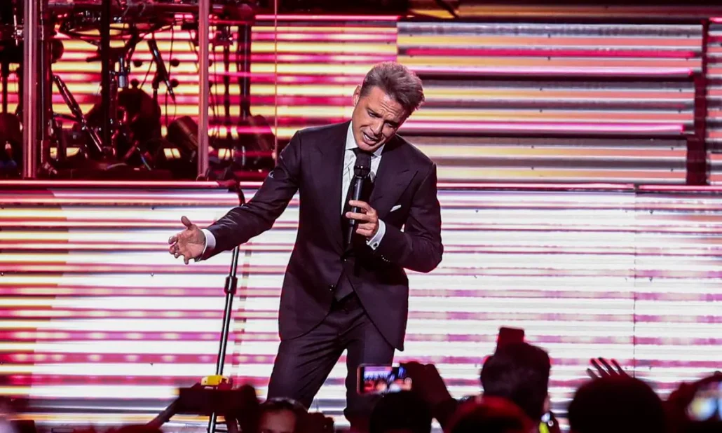 LUIS MIGUEL