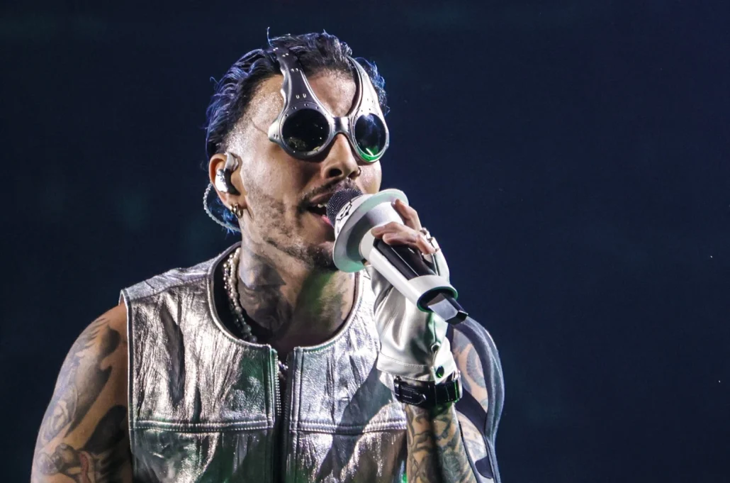 Rauw Alejandro niega haber sido infiel en nueva canción de despedida para Rosalía