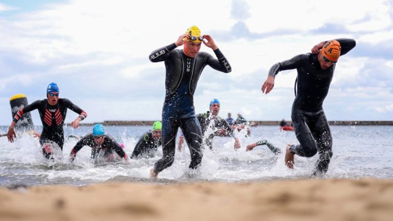Decenas de atletas resultan con náuseas y diarrea tras participar en un triatlón en el Reino Unido 12 | Noticias de hoy en República Dominicana triatlon | Noticias de hoy en De Último Minuto