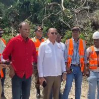 Ministro de Obras Públicas acude a zona de derrumbes en carretera Barahona/Enriquillo