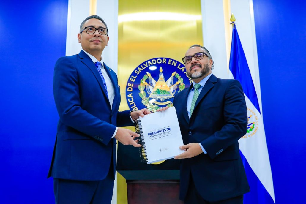 EL SALVADOR PRESENTA PRESUPUESTO