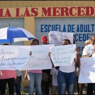 Residentes de Enriquillo Herrera protestan por ola de atracos