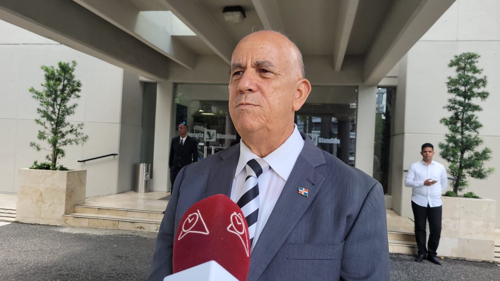 Dirigentes políticos acuden a dar último adiós a Carolina Bosch
