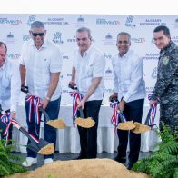 Gobierno anuncia Plan de Viviendas Familia Feliz para la Policía Nacional; Abinader entrega 177 apartamentos
