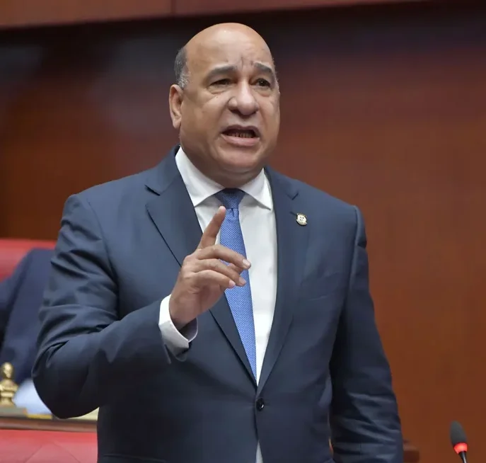 Exministro de Salud Pública tilda mal manejo de casos de dengue por el MSP