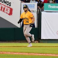 Daniel Palka ganan las aguilas