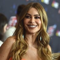 Sofia Vergara con cirujano cirujano ortopédico Justin Saliman,
