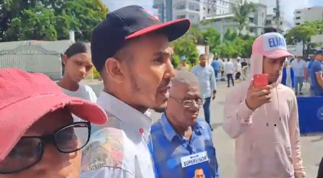 Primarias PRM | Delegados de Guido denuncian que no los dejan entrar en la JCE