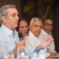 Abinader anuncia extensión de la UASD y terminación del Malecón de Samaná