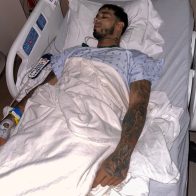 Operan de emergencia al artista urbano Anuel AA