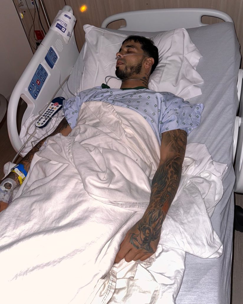 Operan de emergencia al artista urbano Anuel AA