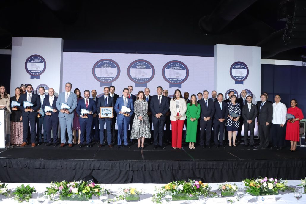 Adoexpo resalta aumento de US$500 millones en 2022; entrega premio a la Excelencia Exportadora 2023