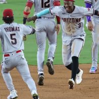 Arizona sorprende, barre a los Dodgers y avanza a SCLN