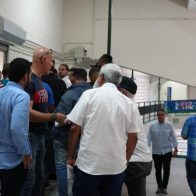 Fanáticos se quejan por desorganización para entregas de boletas