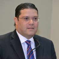 Franklin Romero anuncia su respaldo a Eduardo Sanz Lovatón “porque es el que baja a la base”