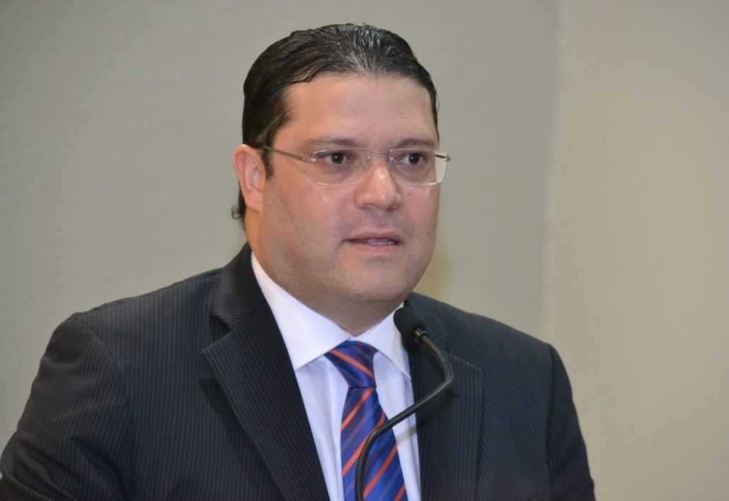 Franklin Romero anuncia su respaldo a Eduardo Sanz Lovatón “porque es el que baja a la base”