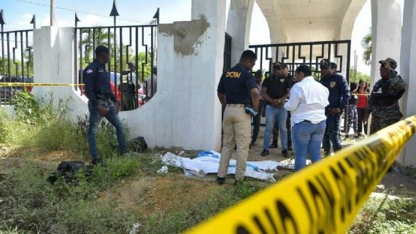 Están acusados de dejar tirados cuerpos de bebés cerca de cementerio.