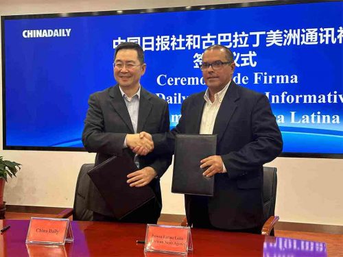 Petrolera estatal angoleña y empresa china firman un contrato para construir una refinería