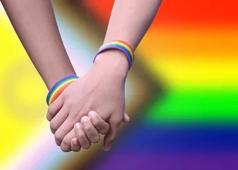 Detienen a 76 personas por planear una boda de homosexuales