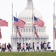 Biden ordena ondear la bandera de la Casa Blanca a media asta por el tiroteo en Maine