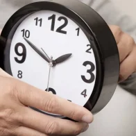 Europa atrasa los relojes una hora el domingo para entrar en el horario de invierno
