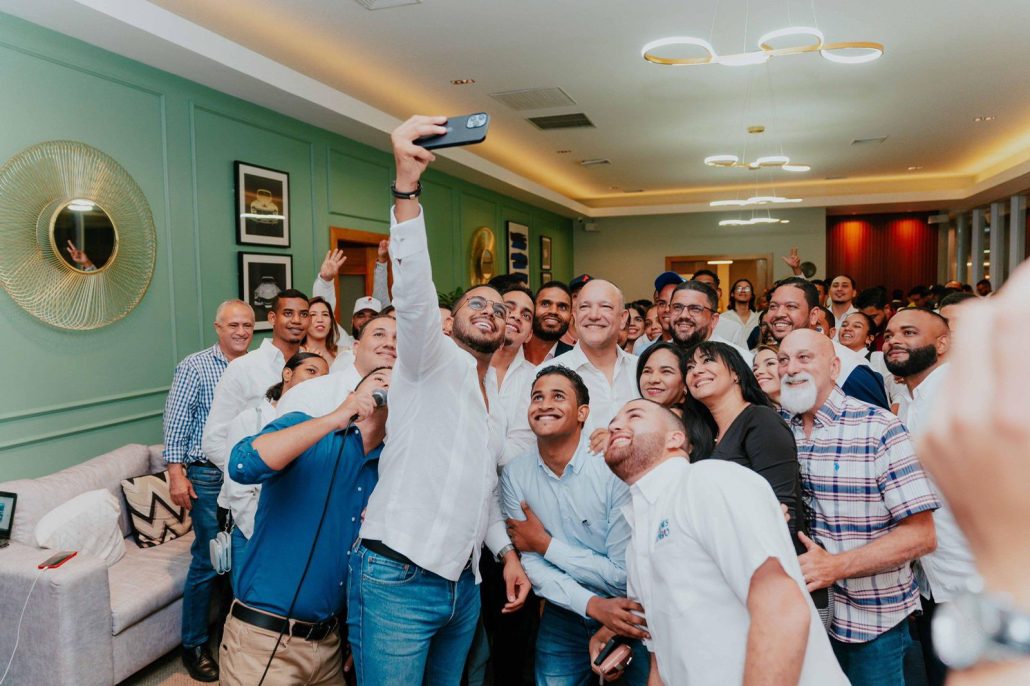Realizan encuentro “Unidos por una tertulia Joven” para acercarlos a la política