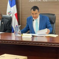 Román Jáquez informa dispositivos electrónicos están adjudicados desde septiembre