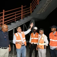 Cierran puente de la avenida Hípica sobre la autopista Las Américas