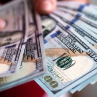 El dólar se mantiene invariable a casi RD$57.04 para la venta