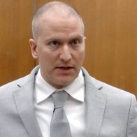 Apuñalan en prisión al expolicía Derek Chauvin condenado por asesinar a George Floyd