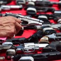 Hallan más de 170 armas durante operativo en una cárcel de Venezuela