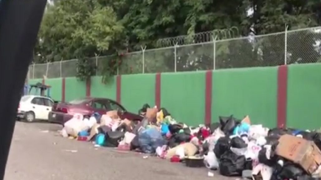 Denuncian vertedero improvisado en Los Mameyes, SDE