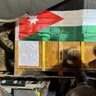 Ejército de Jordania lanza ayuda médica a un hospital de Gaza desde el aire