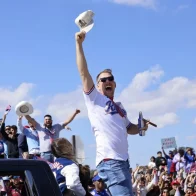 Los Rangers celebran su triunfo con la promesa de ganar otra Serie Mundial