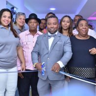 Empresario Oscar Soler Alcántara inaugura la Plaza Soler en SDE