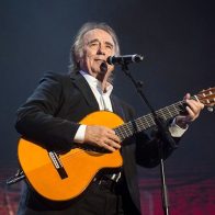 Joan Manuel Serrat se gradúa en Harvard contando su vida y milagros