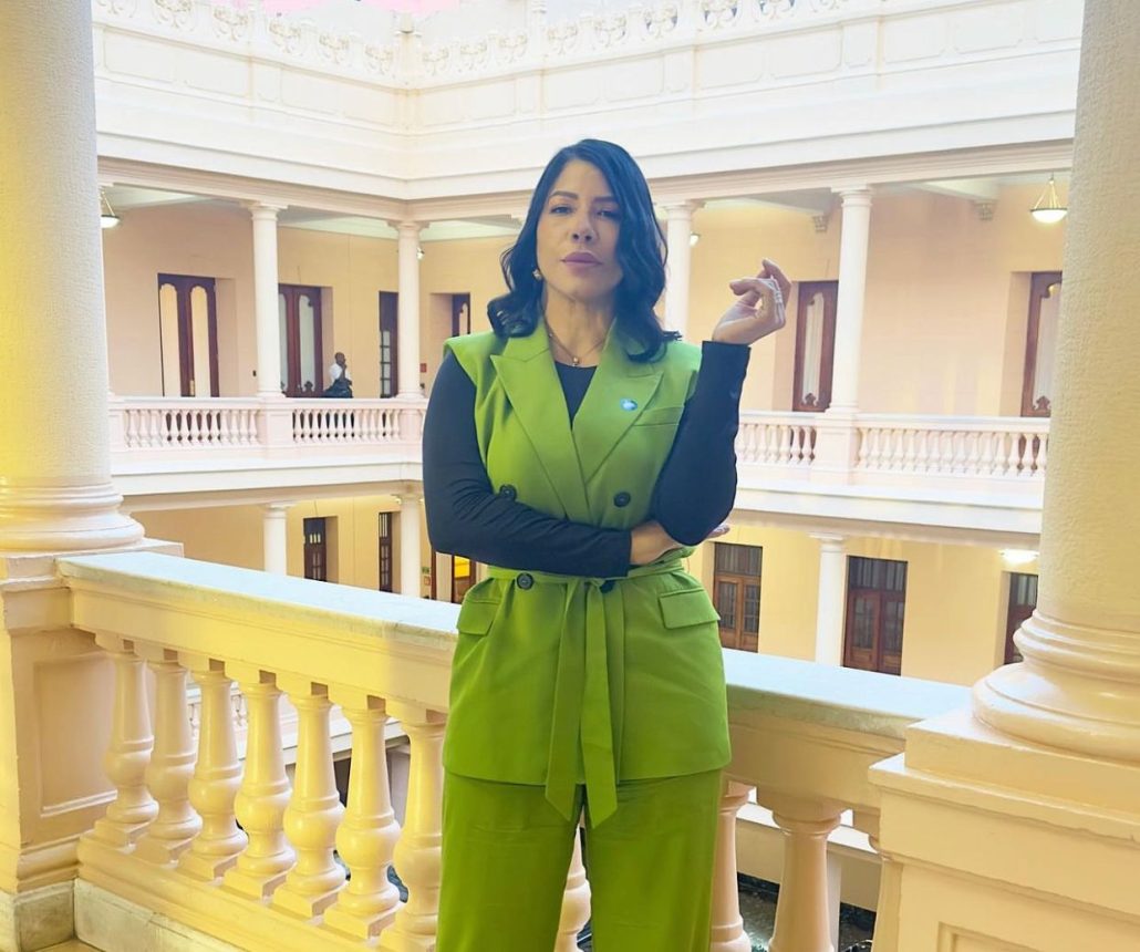 La Condesa reacciona a comentarios de foto donde solo "se ve algo natural"