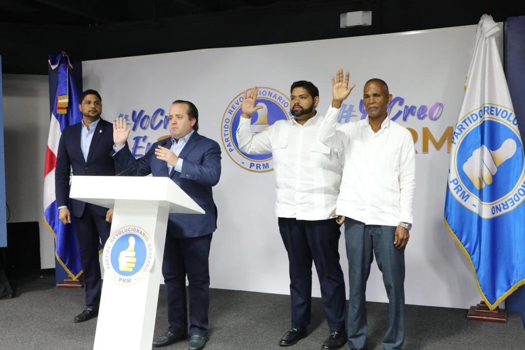 PRM juramenta a Eddy Montás y a cientos de dirigentes del PLD de SC