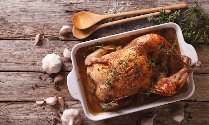 Precios del pollo y ajo aumentan entre un 3% y 50% en Feria Ganadera