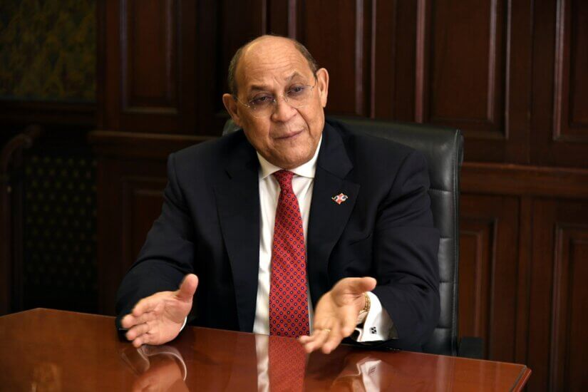 Santos Badía: "Hay un sistema educativo global colapsado, obsoleto y con muchas falencias"