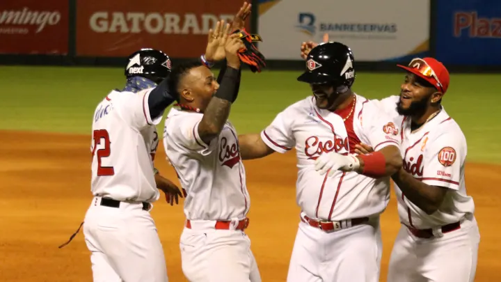 Leones del Escogido se impusieron 10-6 a los Gigantes del Cibao