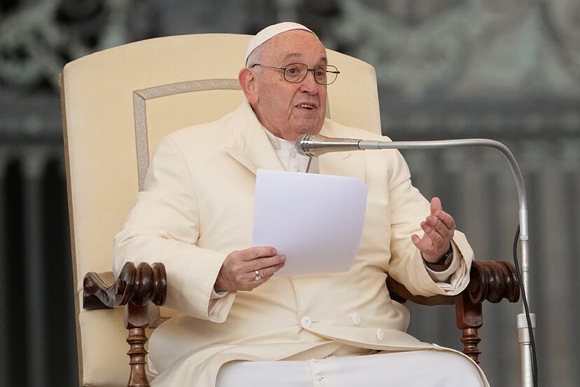 El papa pronunció hoy sus discursos en una vuelta a la normalidad tras su bronquitis