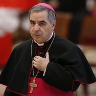 Tribunal vaticano delibera sentencia por un escándalo financiero contra el cardenal Angelo Becciu