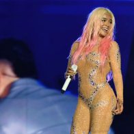 Karol G más Bichota que nunca en su primer concierto en Medellín