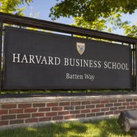 Harvard dará matrículas gratis a familias con ingresos de 200.000 dólares o menos