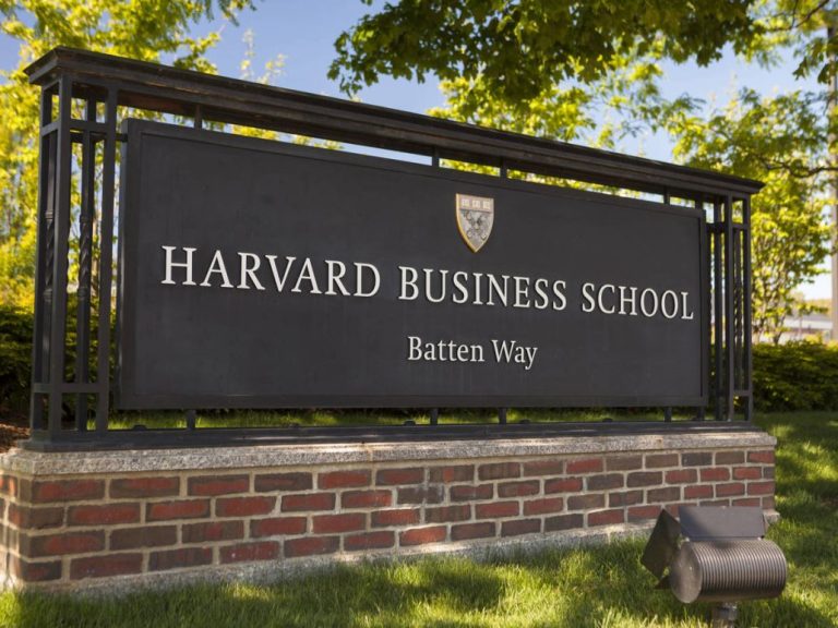 Harvard dará matrículas gratis a familias con ingresos de 200.000 dólares o menos