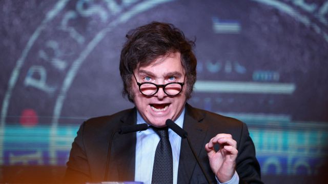 Javier Milei tacha a oposición de "corruptos" y "sádicos" al defender su reforma estatal